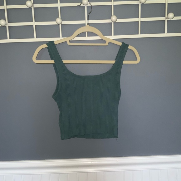 Ribbed Crop Tank - Picture 4 of 5